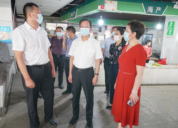 張建華率隊督查文明城市長效管理工作時強(qiáng)調(diào)：堅持以人為本 補齊短板弱項 全面提升文明城市長效管理水平.jpg